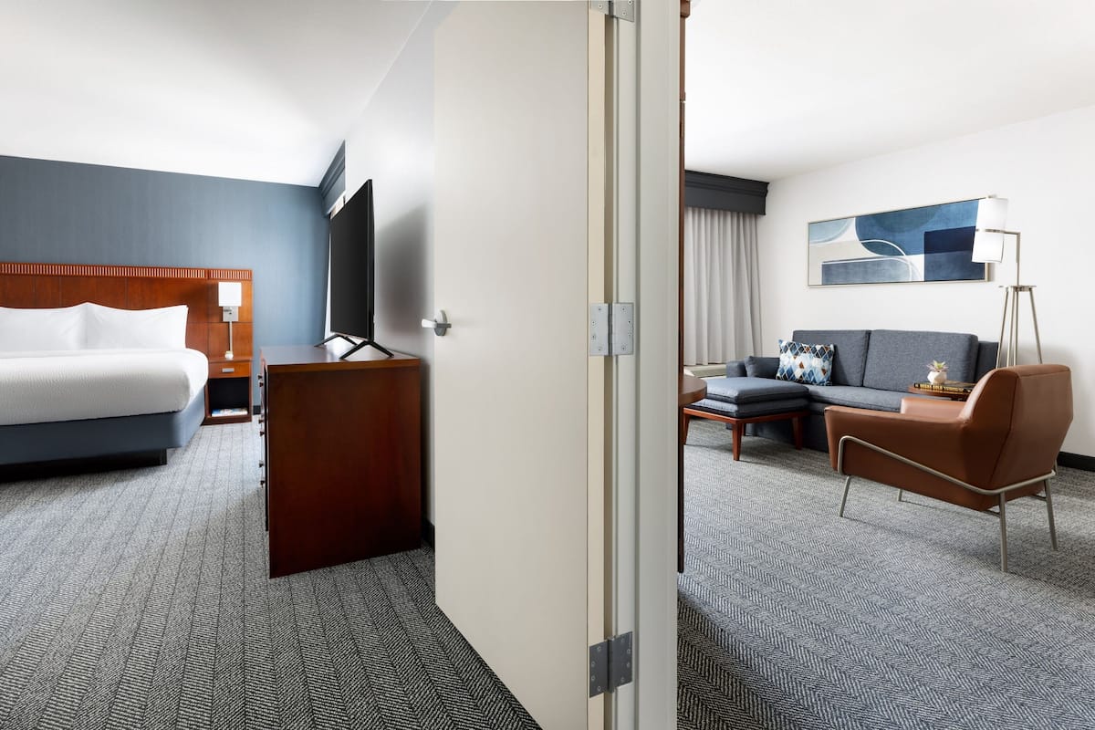 Suite, 1 chambre | Literie hypoallergénique, coffres-forts dans les chambres, bureau