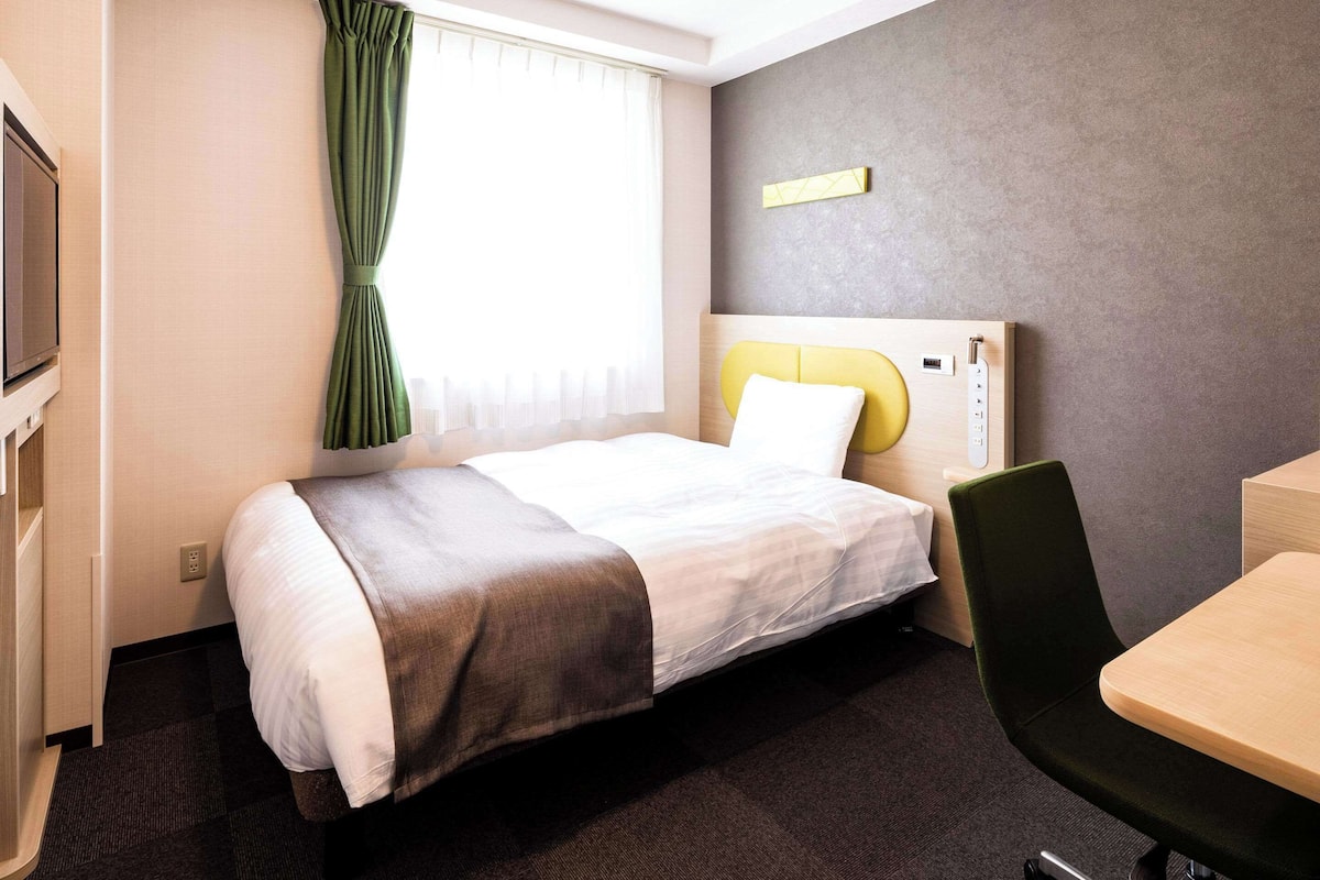 standard double room, non smoking | premium bedding, in-room safe, desk, blackout curtains