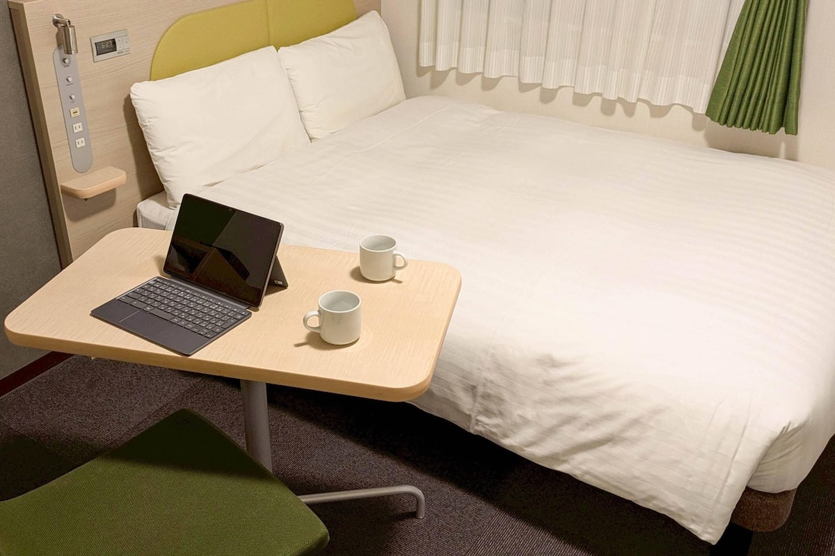 Standard Double Room, Non Smoking | Premium bedding, in-room safe, desk, blackout curtains