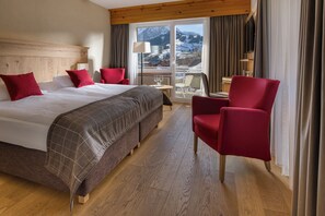 Double Room (Mountain View - South) | Minibar, in-room safe, desk, soundproofing - Hotel Bristol - Relais du Silence (Adelboden)