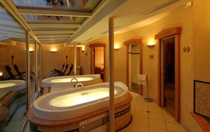 Bañera de hidromasaje interior