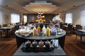 Gratis komplett frukost varje dag 