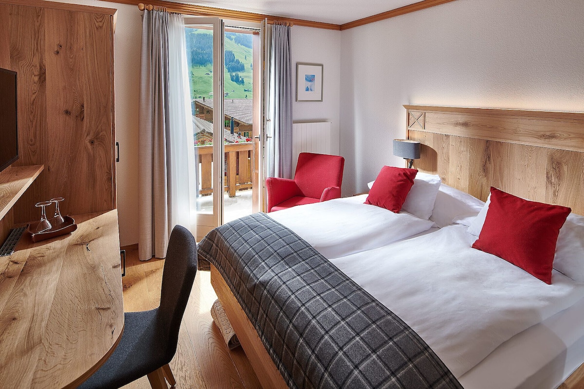 double room (mountain view - south) | minibar, in-room safe, desk, soundproofing