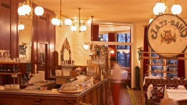 A restaurant interior with wooden furniture, hanging lights, and a visible sign reading "JAZZ-BANDS". - Innere Enge (Bern)