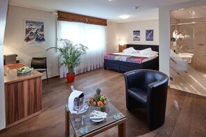 1 bedroom, premium bedding, minibar, in-room safe