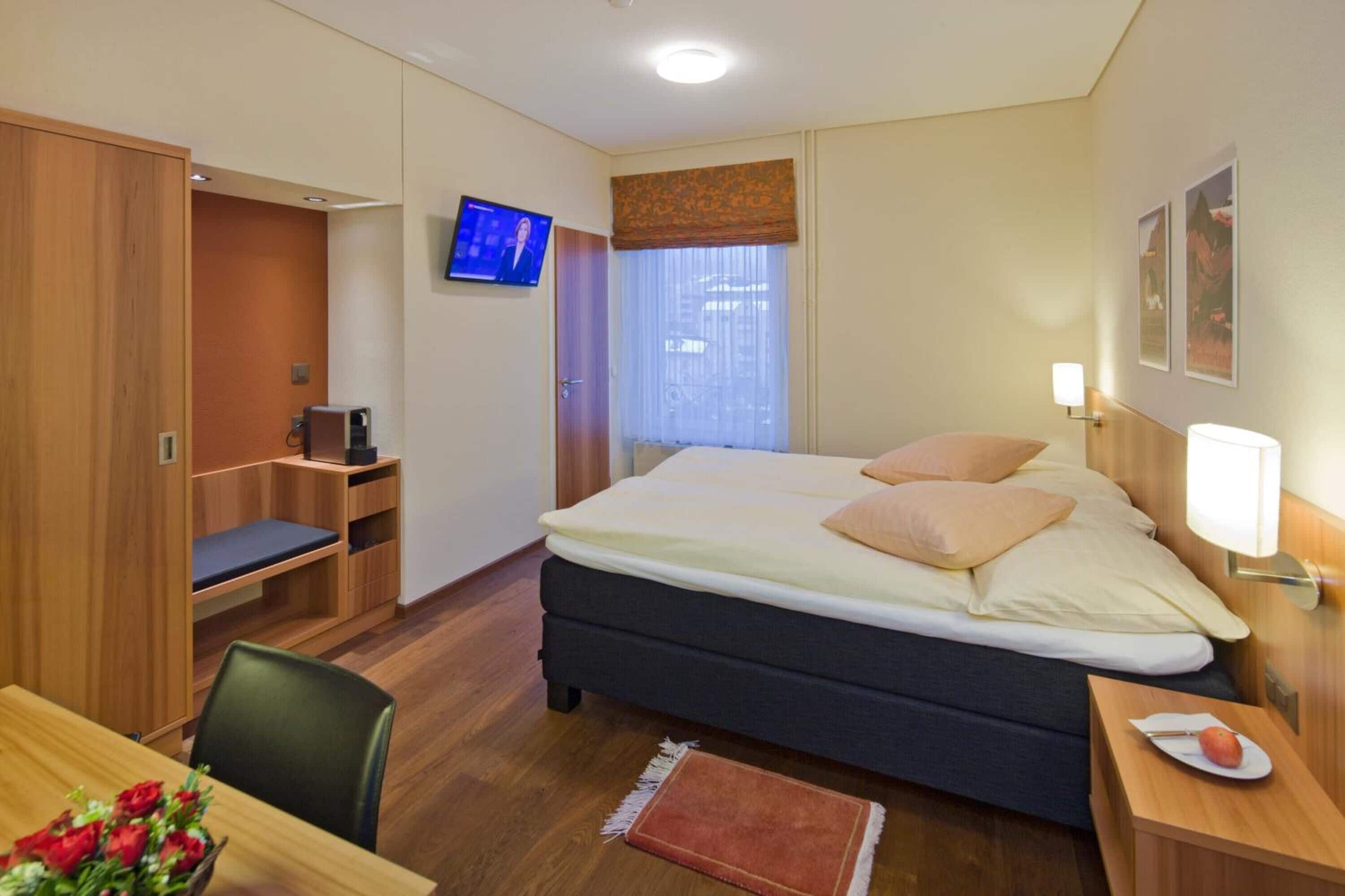 1 bedroom, premium bedding, minibar, in-room safe