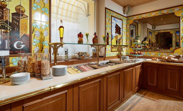 Breakfast, lunch, dinner served; French cuisine 