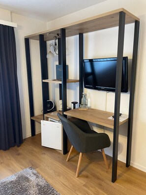 Habitación triple superior | Escritorio, wifi gratis, ropa de cama