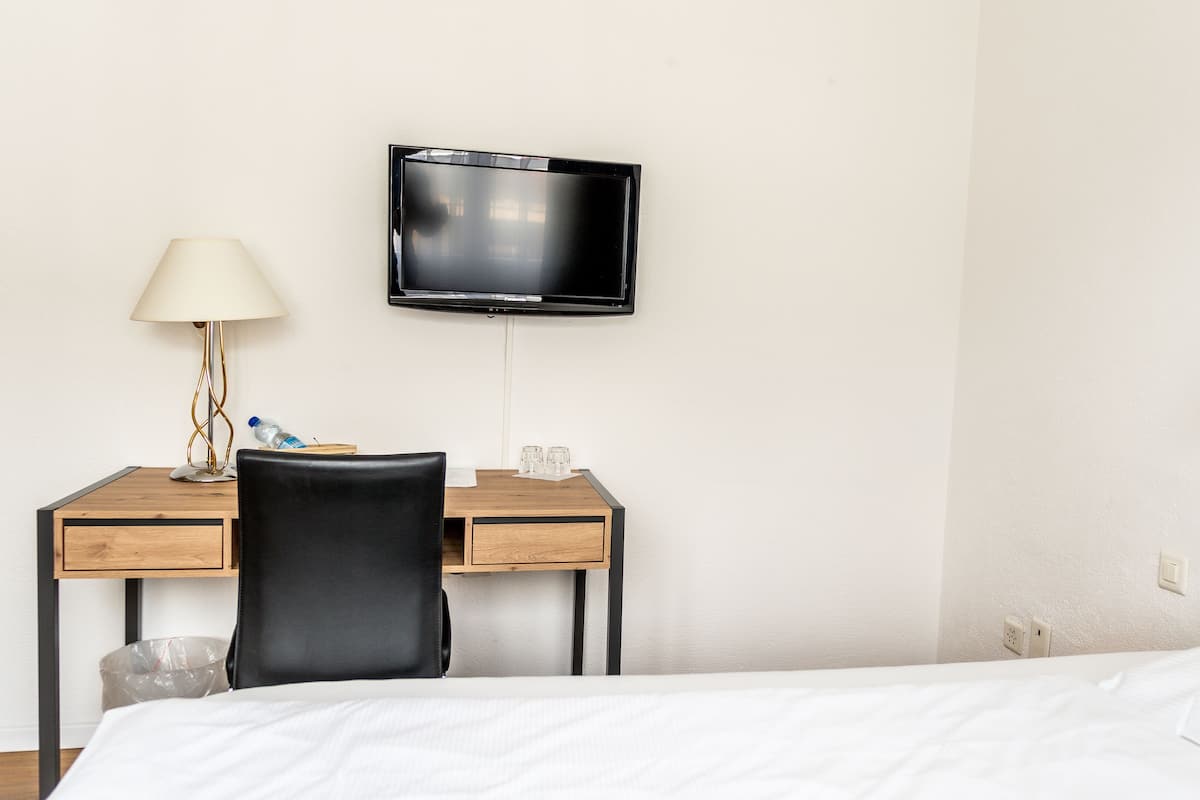Single Room | 2 bedrooms, desk, free WiFi, bed sheets