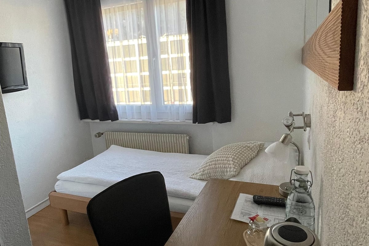 Habitación individual básica (Budget) | Escritorio, wifi gratis y ropa de cama