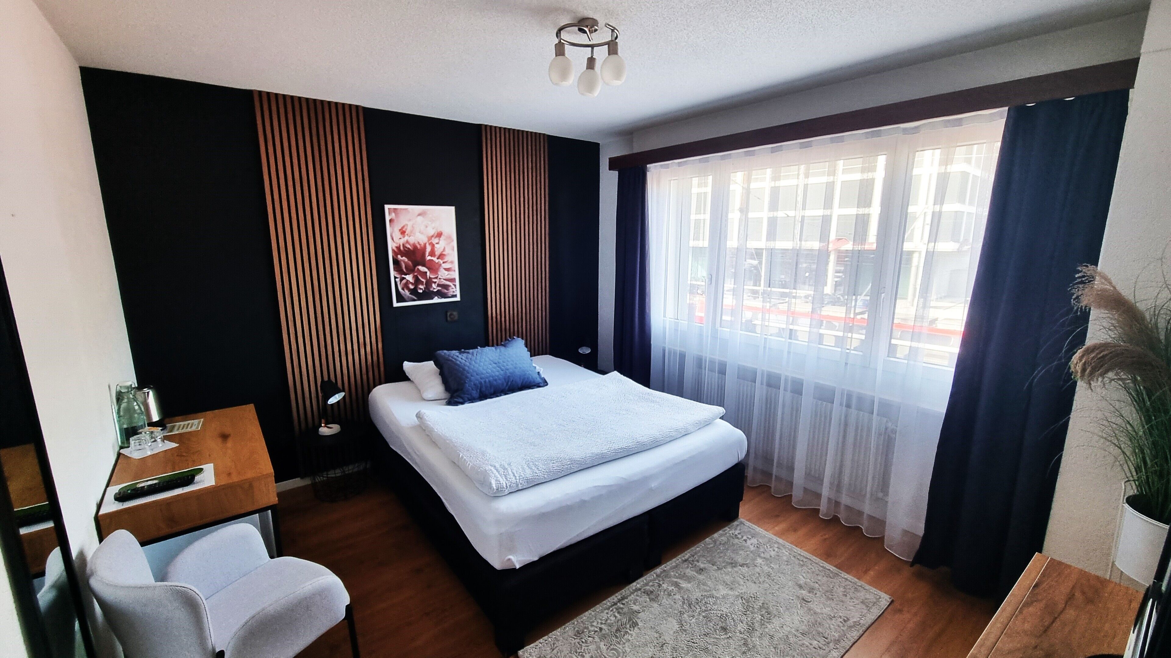 Basic Double Room | Desk, free WiFi, bed sheets