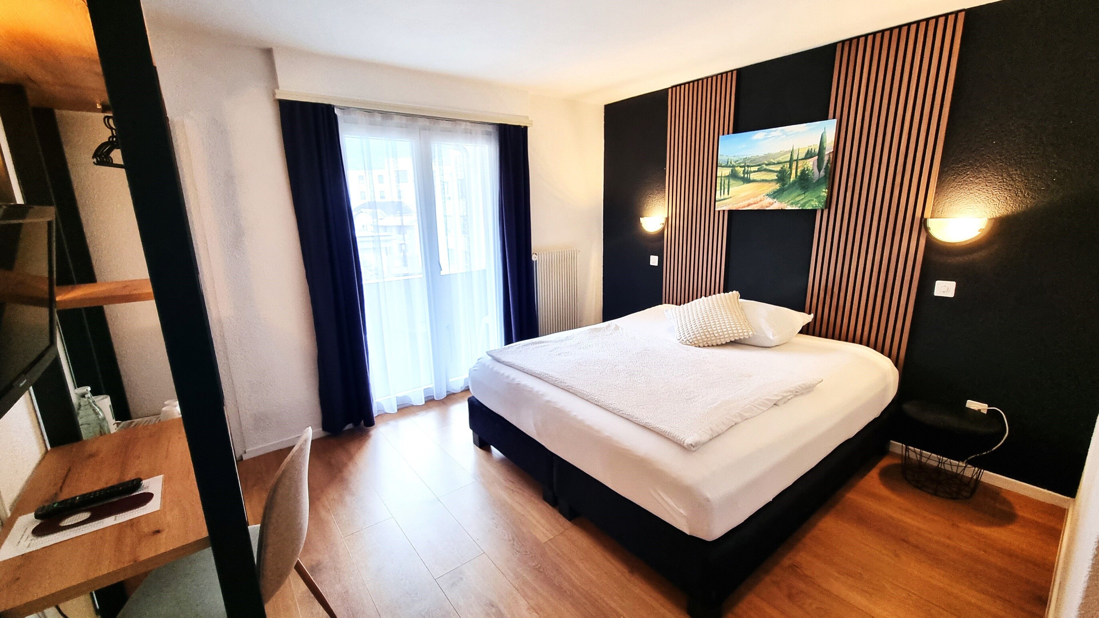 Double Room | Desk, free WiFi, bed sheets