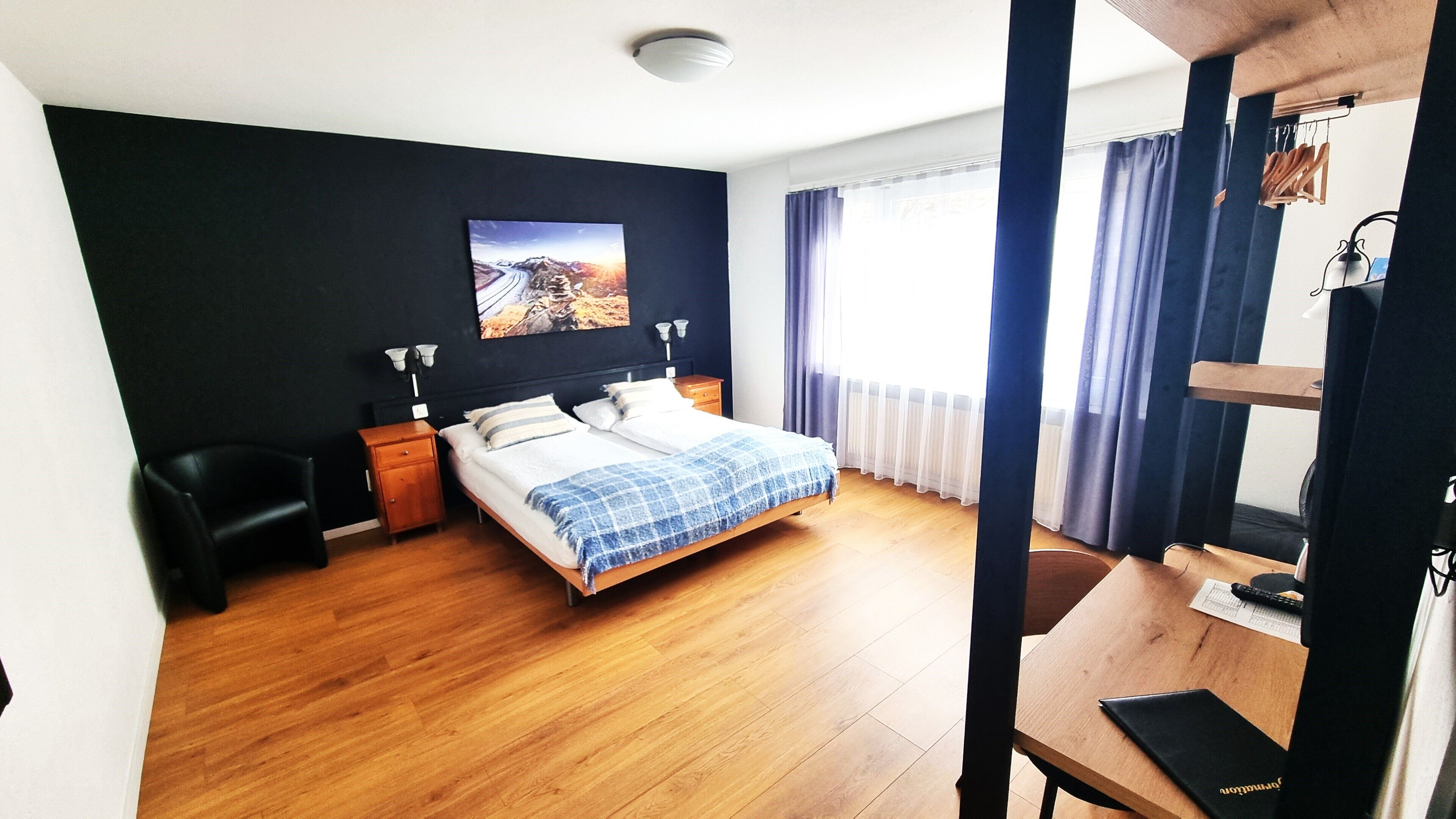 Family Room | Desk, free WiFi, bed sheets