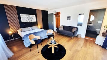 Deluxe-Doppelzimmer, Balkon | Schreibtisch, kostenloses WLAN, Bettwäsche