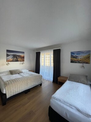Superior Triple Room | Desk, free WiFi, bed sheets