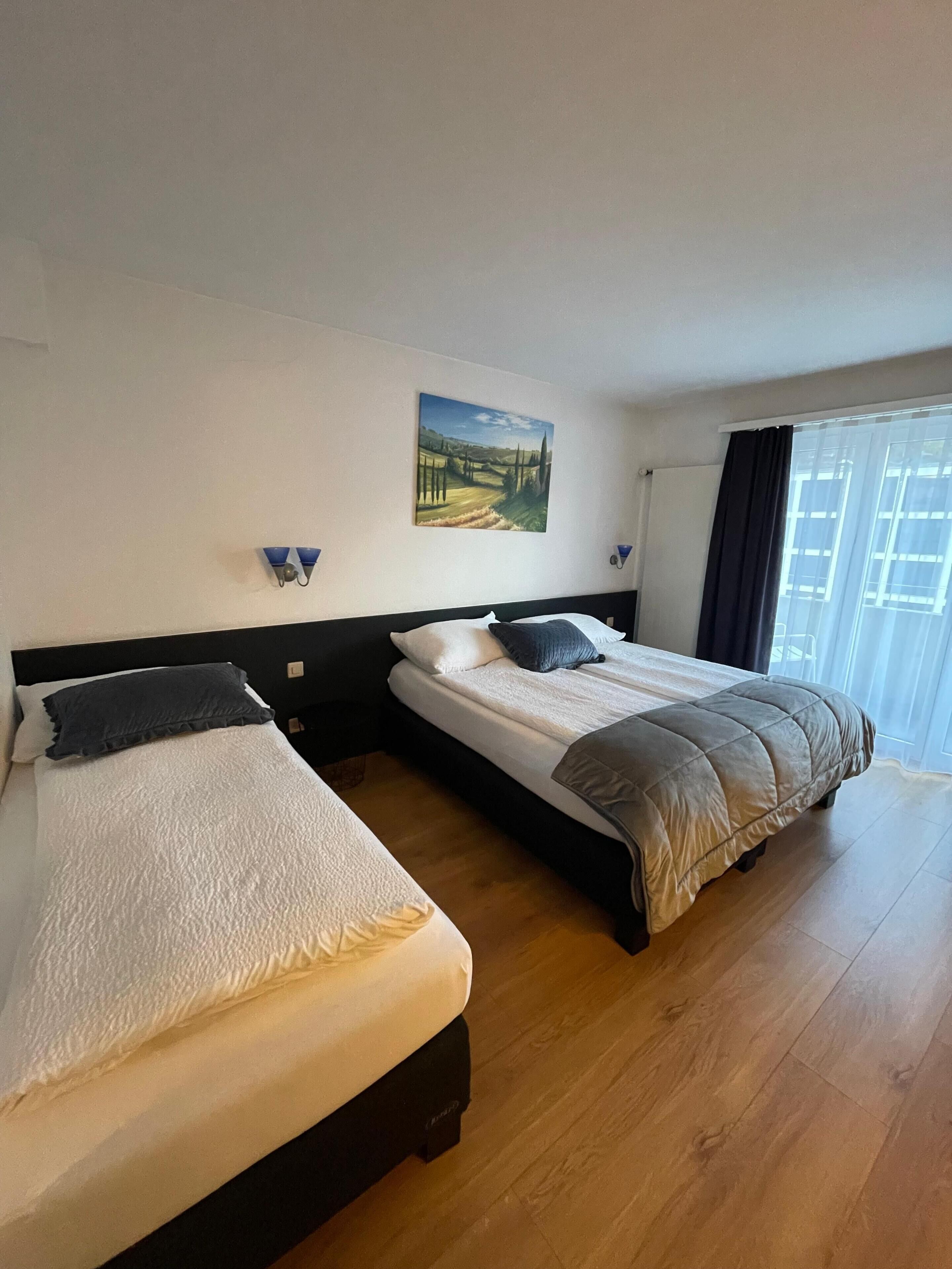 Dreibettzimmer | Schreibtisch, kostenloses WLAN, Bettwäsche