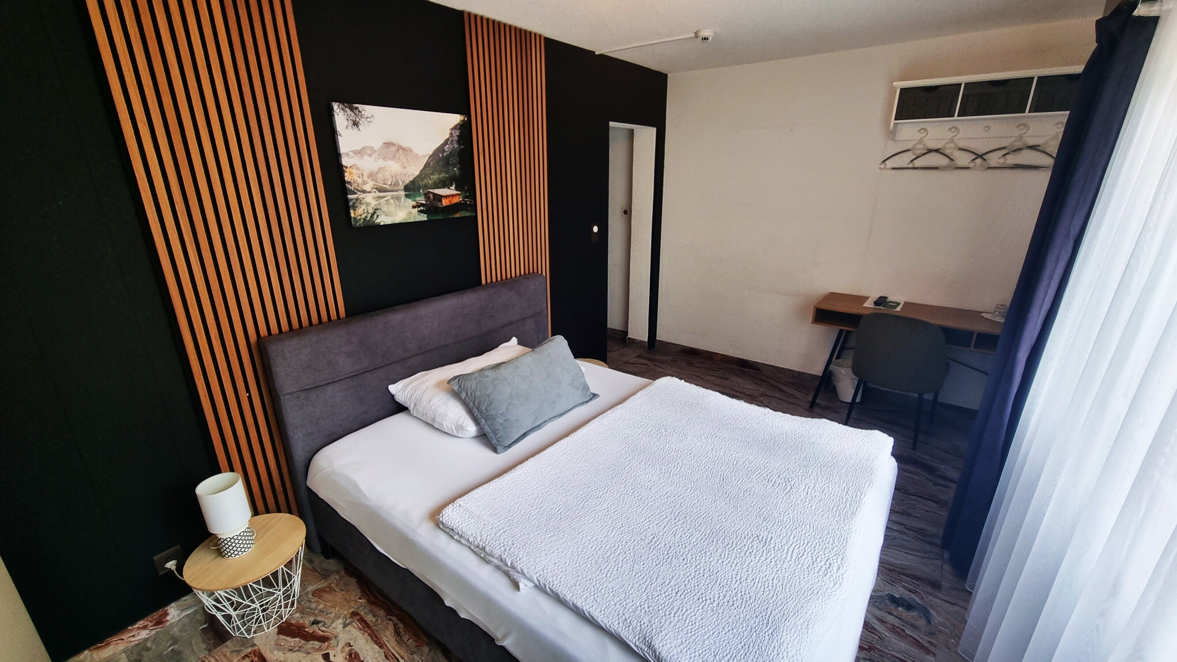 Single Room | Desk, free WiFi, bed sheets