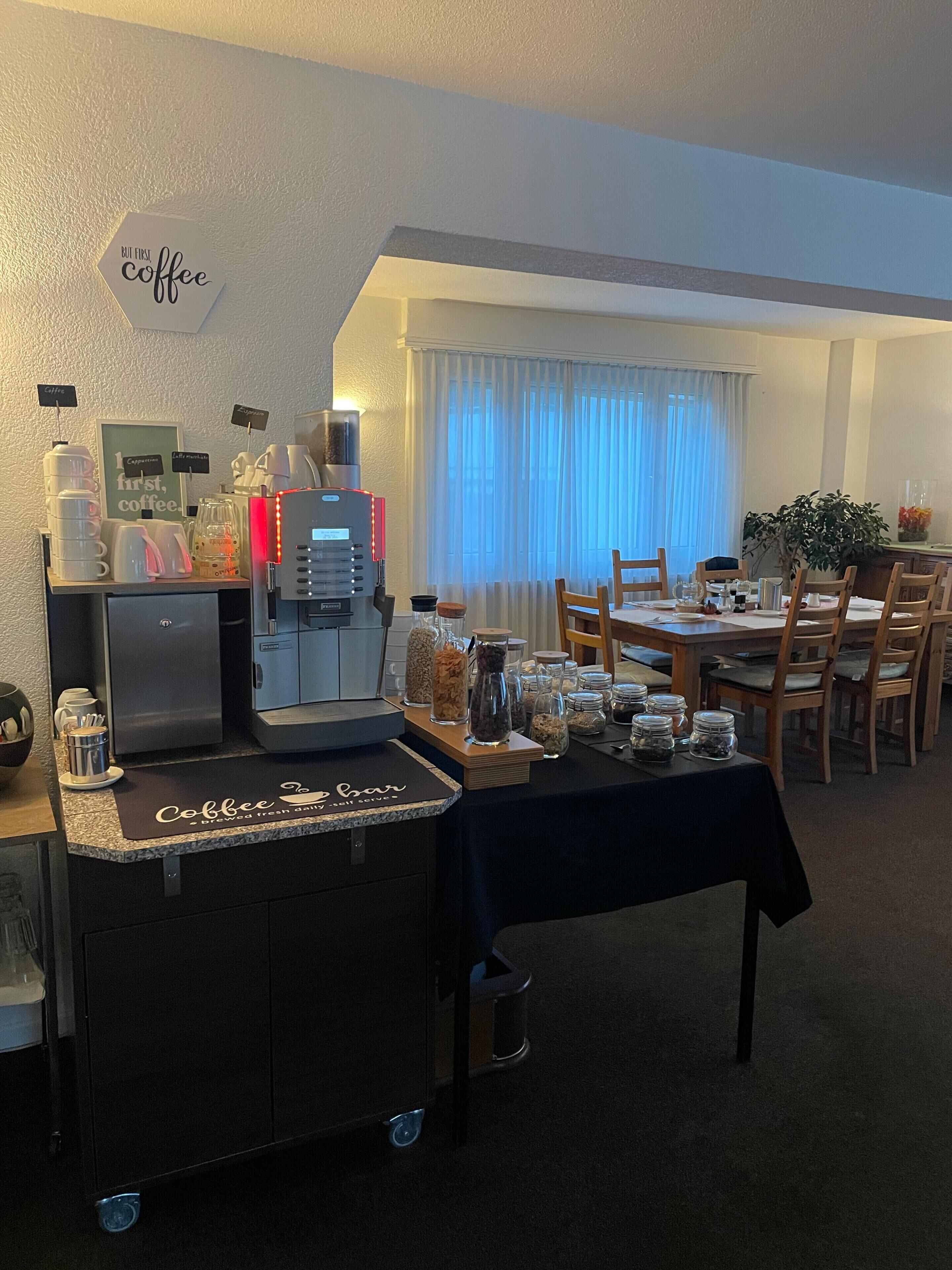 Tägliches Frühstücksbuffet gegen Gebühr