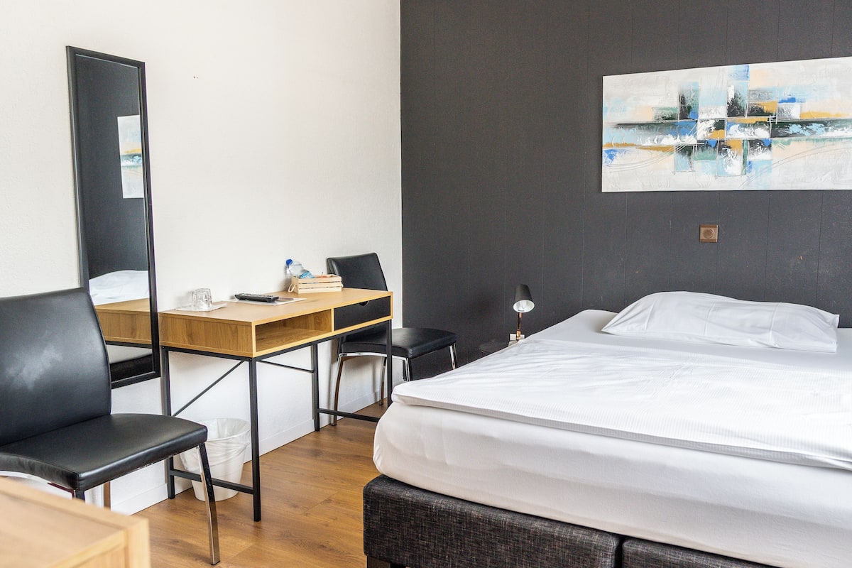 2 bedrooms, desk, free WiFi, bed sheets