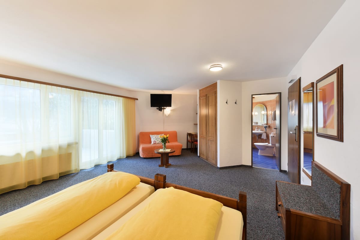 Superior-Doppelzimmer | Zimmersafe, Schreibtisch, kostenloses WLAN, Bettwäsche