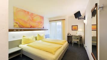 Habitación doble | Caja de seguridad en la habitación, escritorio y wifi gratis