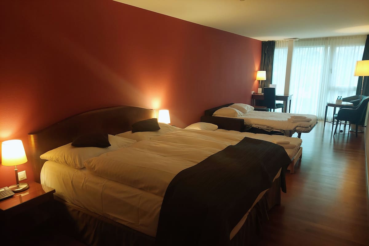 Hypo-allergenic bedding, in-room safe, individually decorated