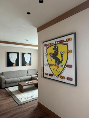 Junior Room | Living area | TV, offices - Hôtel Rallye & Entrées aux Bains de la Gruyère (Bulle)