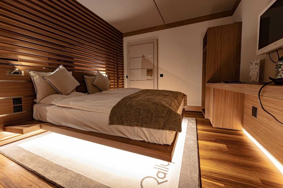 Hypo-allergenic bedding, in-room safe, individually decorated