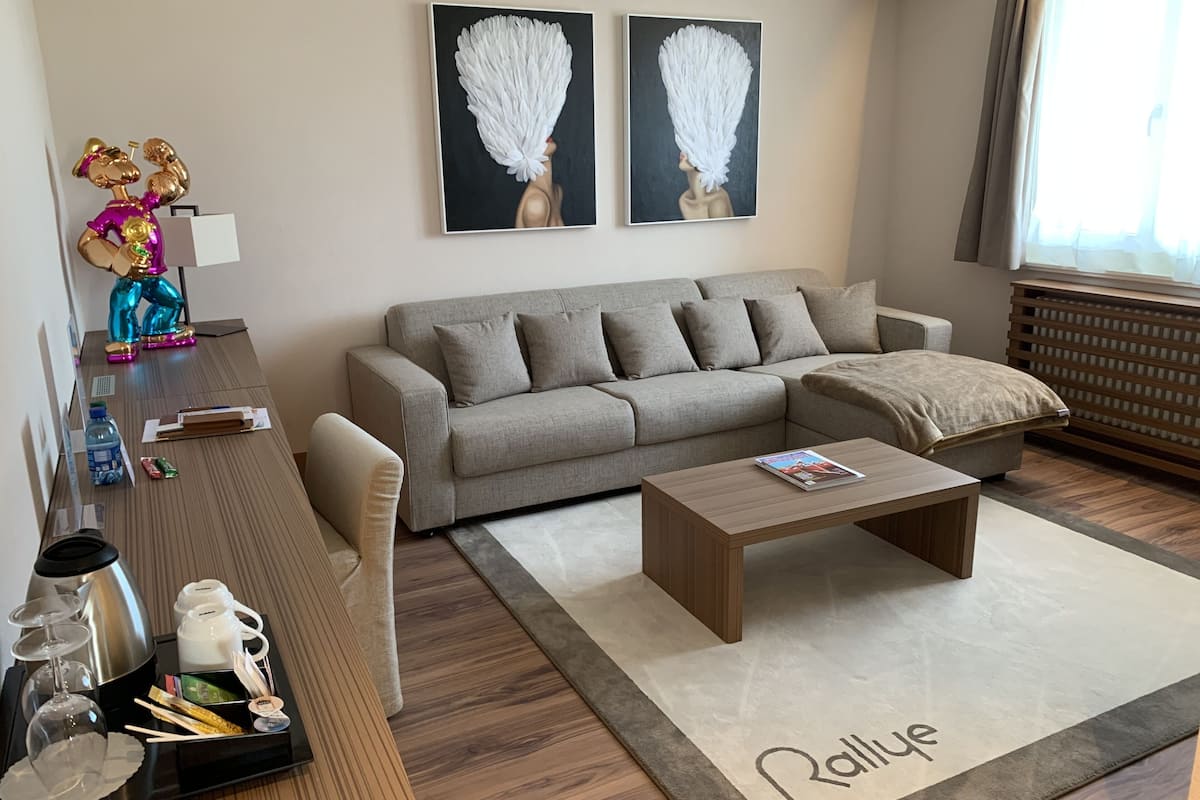 junior room | living area | tv, offices