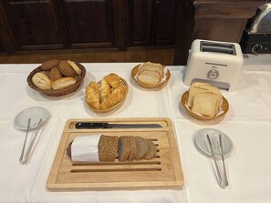 Buffet déjeuner (15.00 CHF par personne)