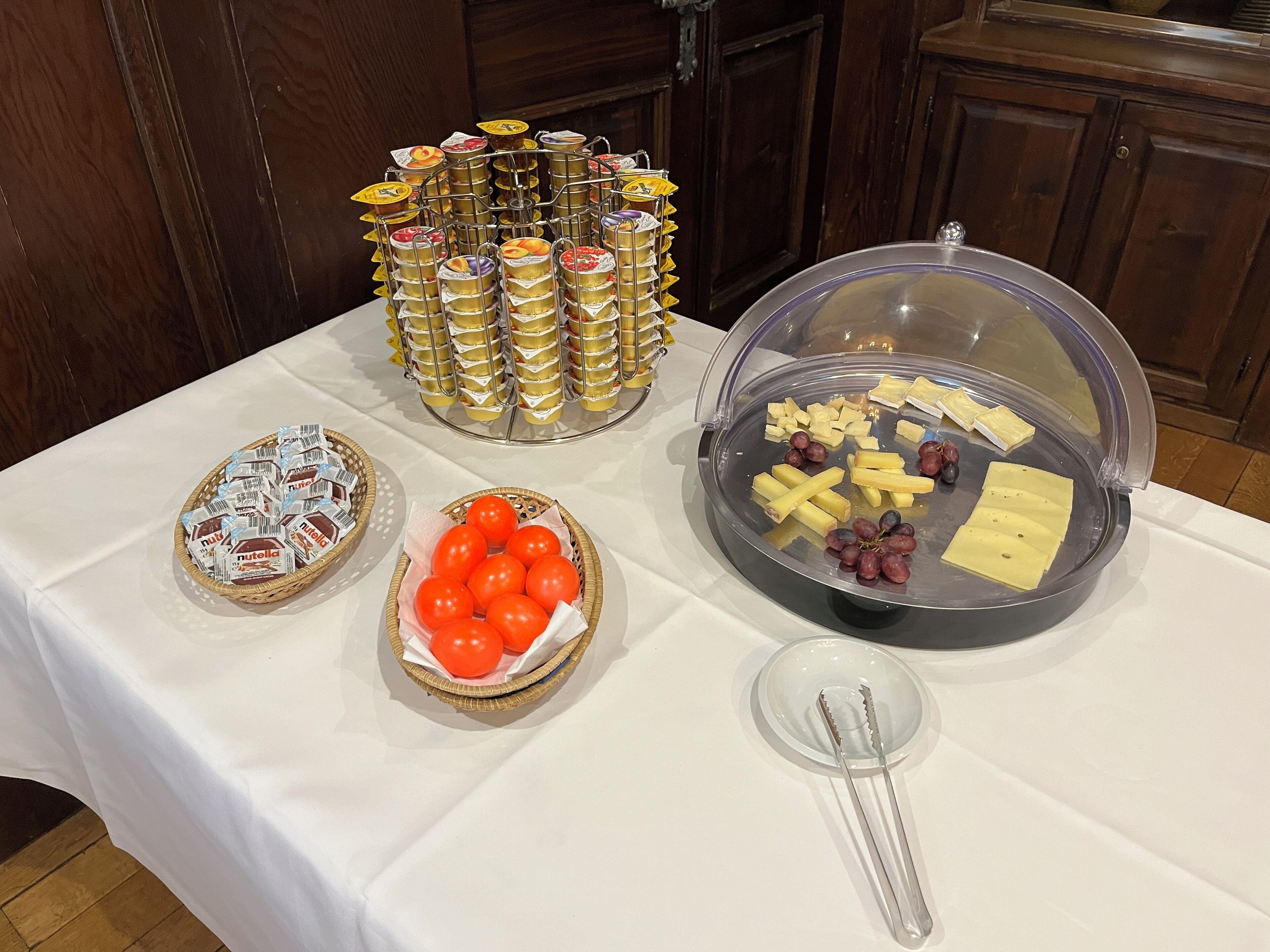 Petit déjeuner buffet (15.00 CHF par personne)