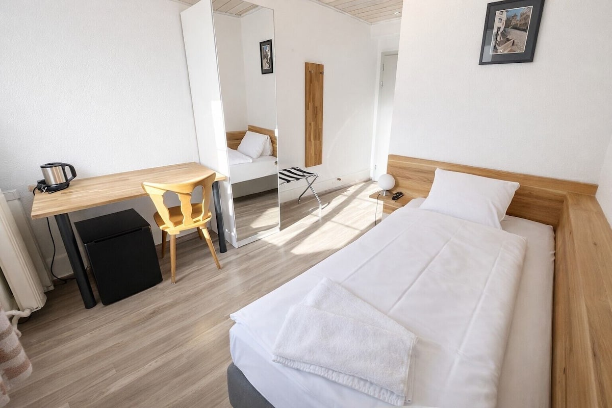 标准单人房, 1 张单人床 | 防过敏的被褥、客房内保险箱、特色装修、办公桌