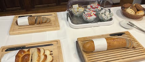 Daily buffet breakfast (CHF 15.00 per person)