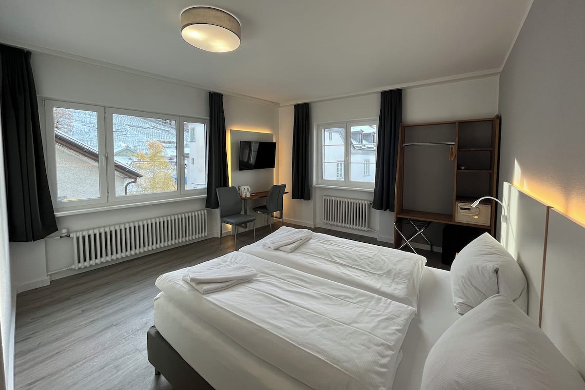 Quarto casal clássico | Roupas de cama antialérgicas, cofres nos quartos