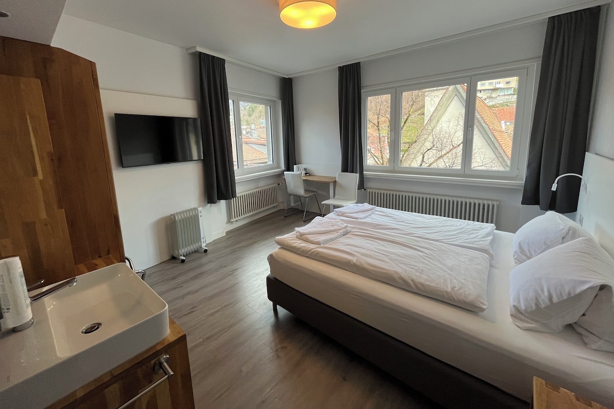 Quarto casal superior | Roupas de cama antialérgicas, cofres nos quartos