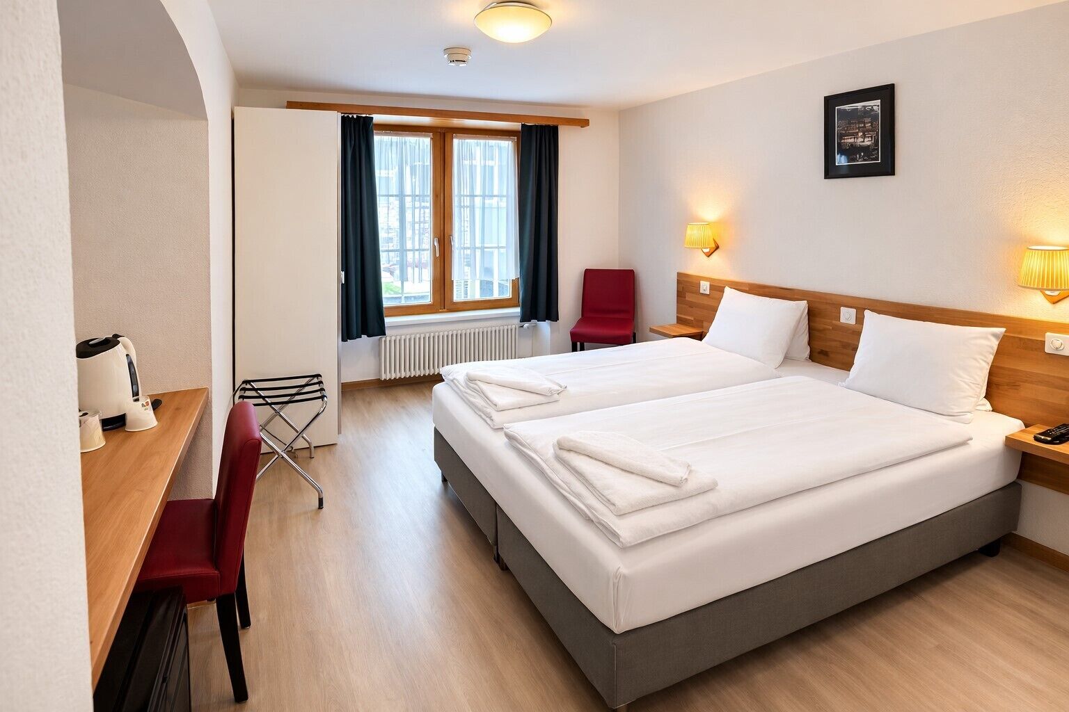 標準雙人房 | 防敏寢具、房內夾萬、獨特設計、書桌