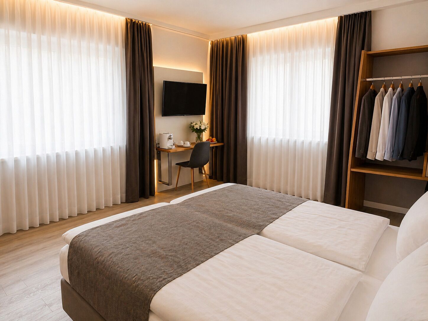 Chambre supérieure double | Literie hypoallergénique, coffre-fort, décor unique, bureau