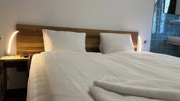 Double Room, Shared Bathroom | Hypo-allergenic bedding, in-room safe, individually decorated, desk