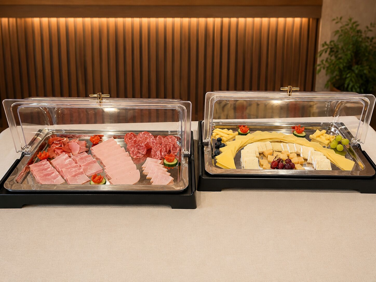 Tägliches Frühstücksbuffet gegen Gebühr