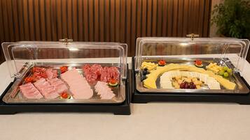 Daily buffet breakfast for a fee