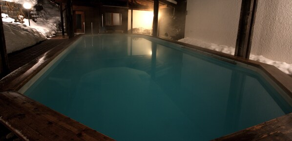 Outdoor pool - Hotel Cucagna (Disentis)