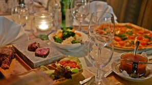 Lunch and dinner served, Regional cuisine