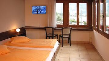 Allergikerbettwaren, Schreibtisch, laptopgeeigneter Arbeitsplatz