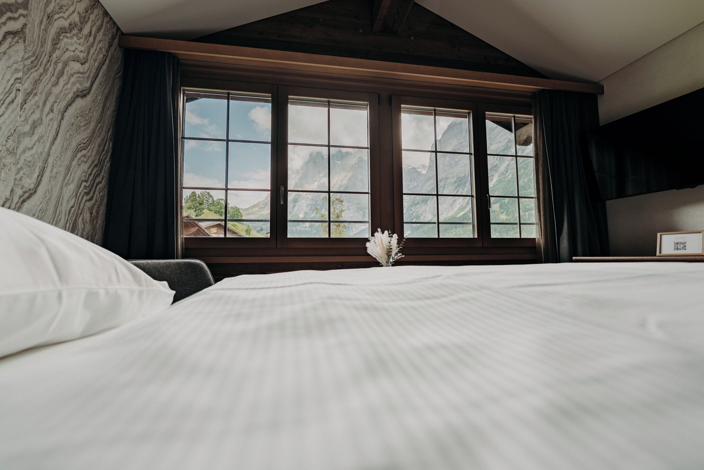 Chalet-Zweibettzimmer, Gartenblick | 低刺激性寝具、セーフティボックス (室内)、デスク、アイロン / アイロン台