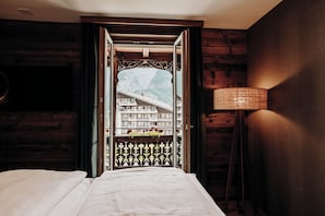 Chalet-Suite, Balkon Bergblick | 1 chambre, literie hypoallergénique, coffres-forts dans les chambres