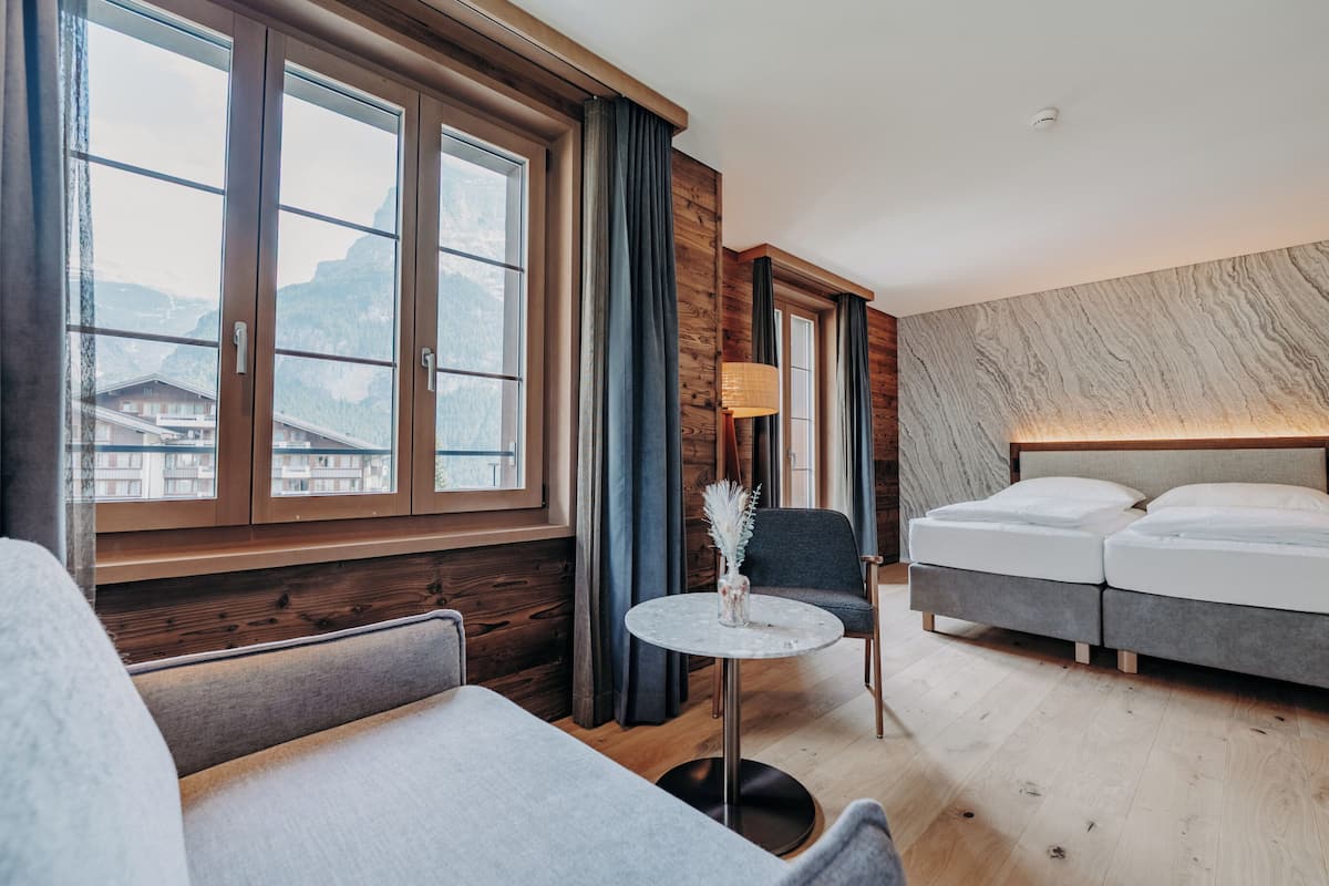 chalet-zweibettzimmer, balkon, bergblick | 1 bedroom, hypo-allergenic bedding, in-room safe, desk