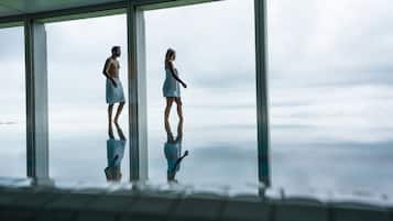 Innenpool, geöffnet von 07:00 Uhr bis 21:00 Uhr, Sonnenschirme