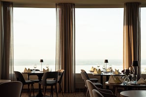 Breakfast, lunch, dinner served; garden views