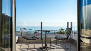 Superior Lake with balcony | Terrasse/Patio