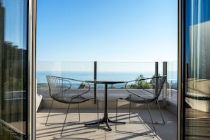 Superior Lake with balcony | Terrasse/Patio